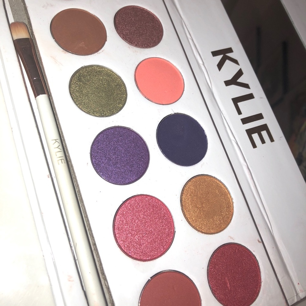 Kylie Cosmetics Royal Peach palette